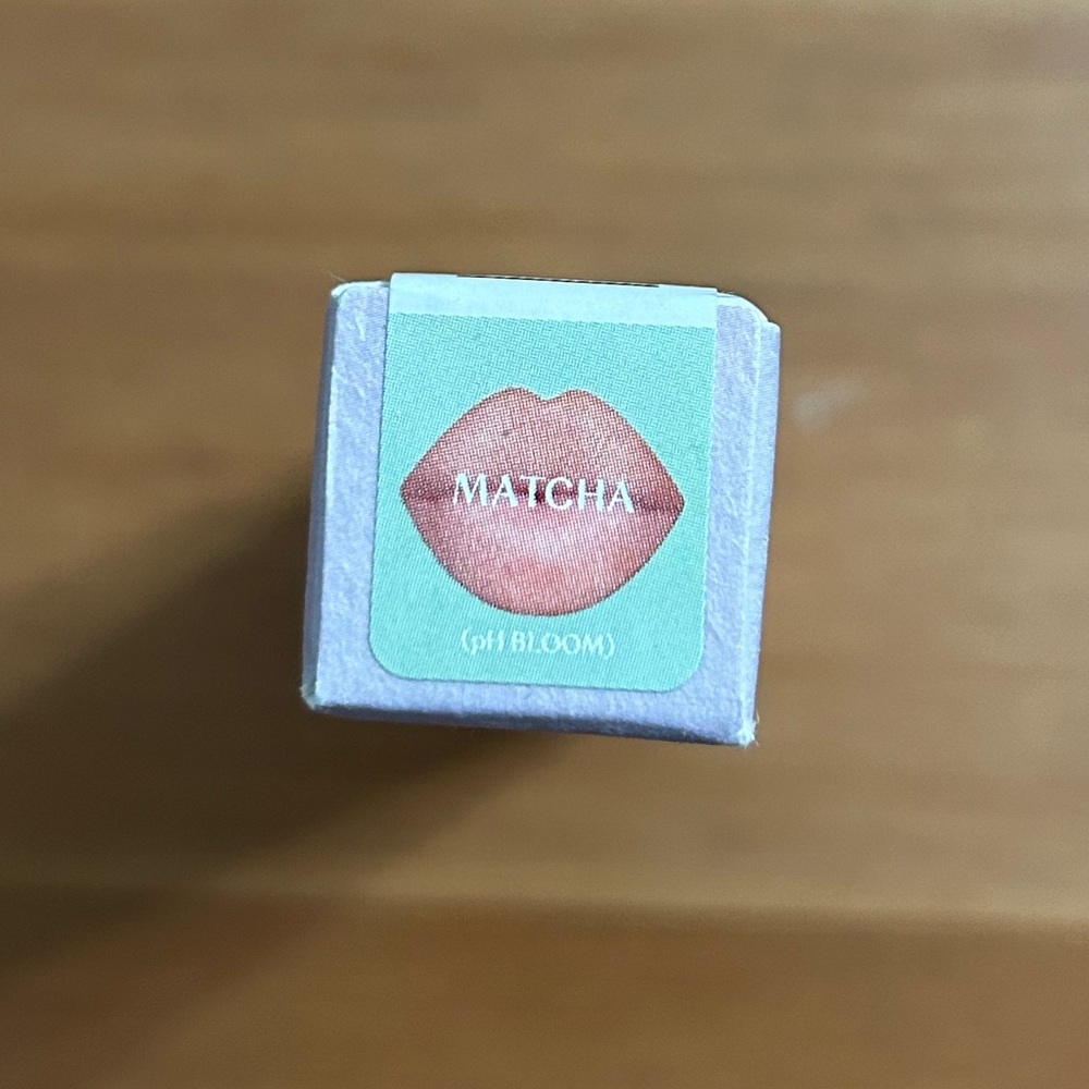 Huda Beauty GloWish Super Jelly Lip Balm in Matcha - Picture 3 of 4